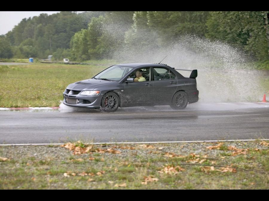  Mitsubishi Lancer Evolution MR 2004 года  (фото 11 из 17)